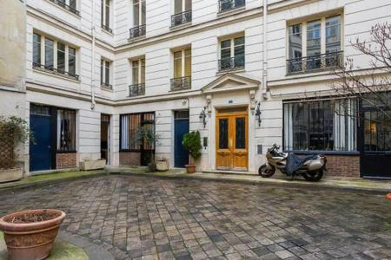 Apartment Cmg Temple / Republique